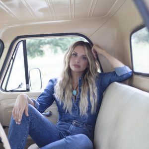 CarlyPearce_0302_PHOTO_AAnn__3110_Ret_AA_FNL