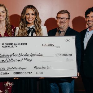 CarlyPearce_29Live_MHV_KY_School_Donation_Ck-4